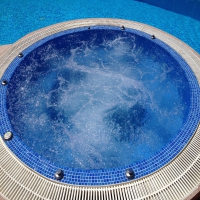 Jacuzzi placat cu vitroceramica