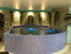 Piscina interioara cu jeturi hidromasaj, jud. Cluj